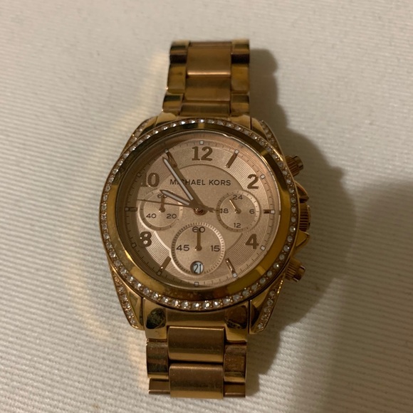 Michael Kors 40mm rose gold watch - Picture 3 of 3